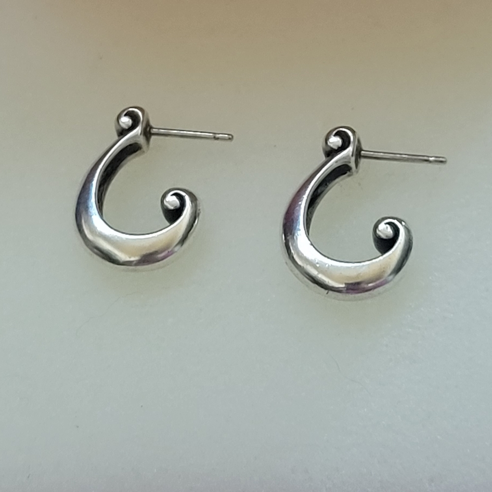 James Avery ☆ RETIRED ☆ Scrolled Earrings ☆ EUC